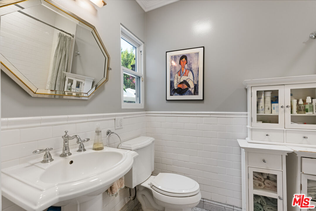 1551 S Ogden Dr