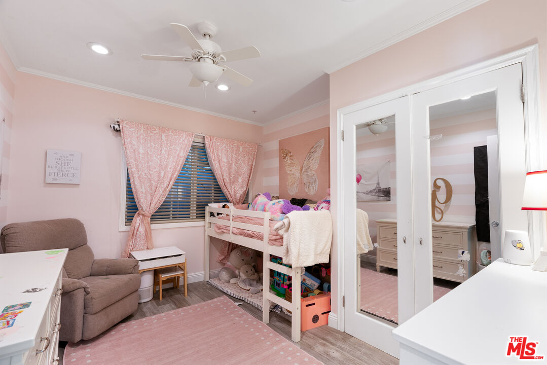 1551 S Ogden Dr