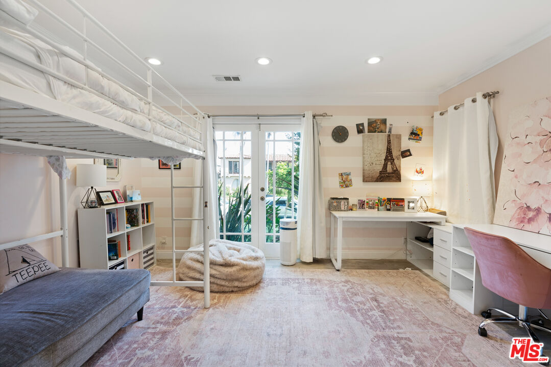 1551 S Ogden Dr
