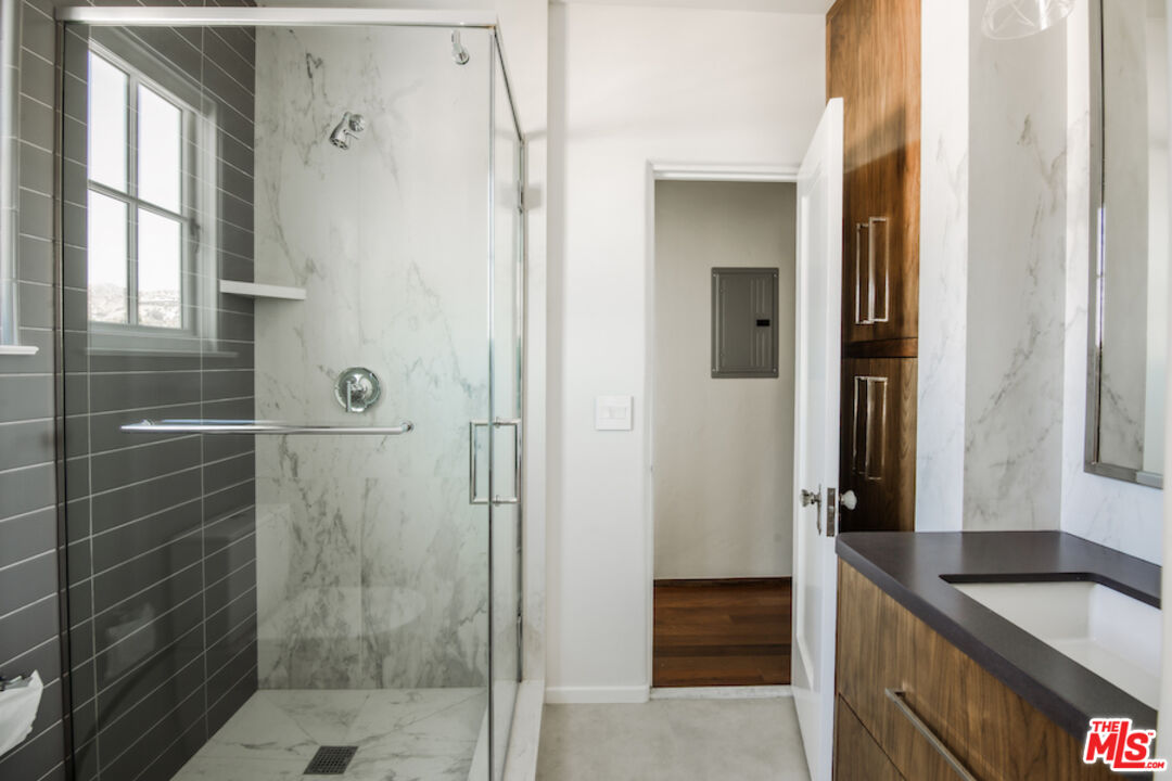 1302 Sweetzer Ave Unit: 401