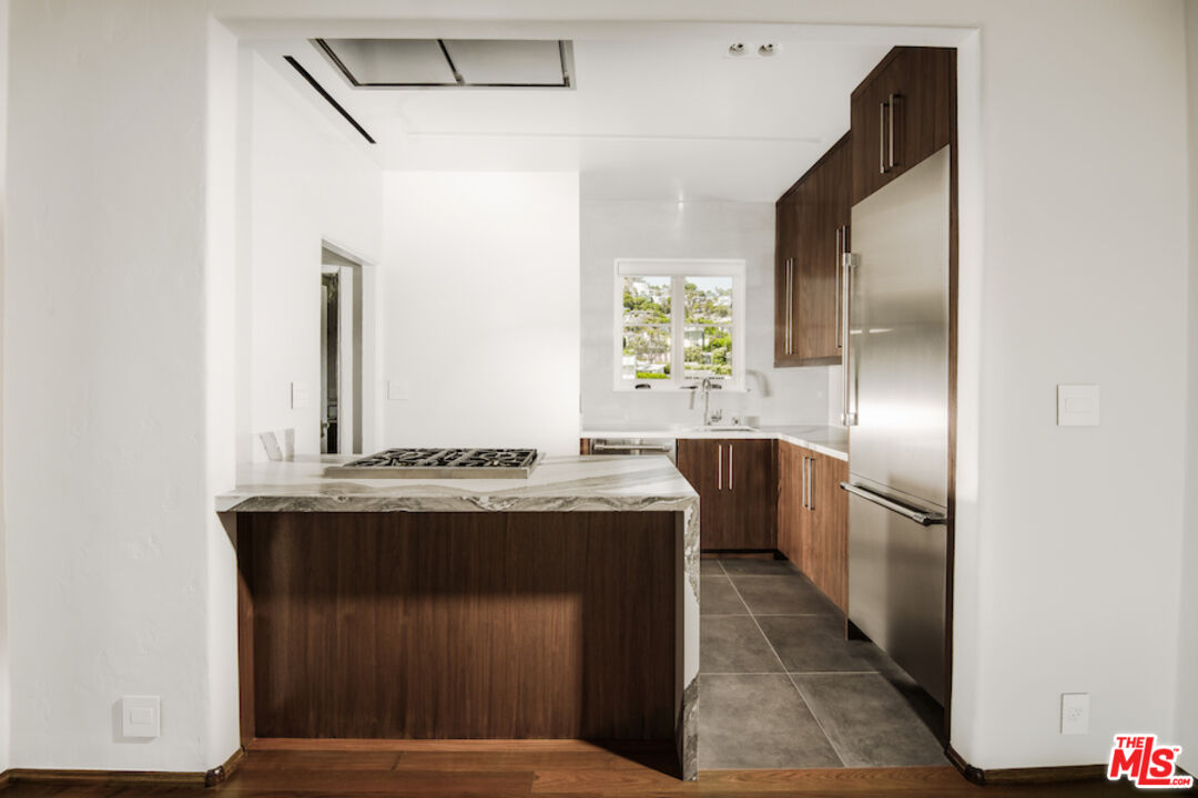 1302 Sweetzer Ave Unit: 401