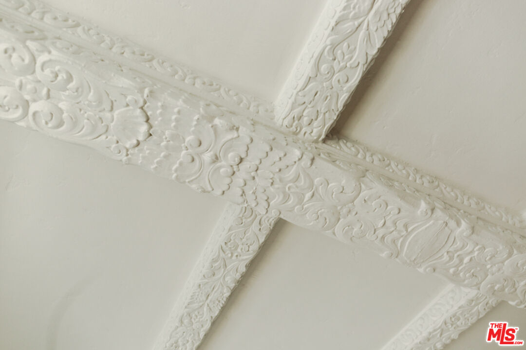 1302 Sweetzer Ave Unit: 401