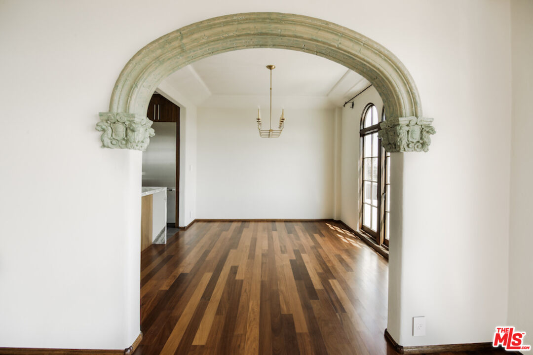 1302 Sweetzer Ave Unit: 401