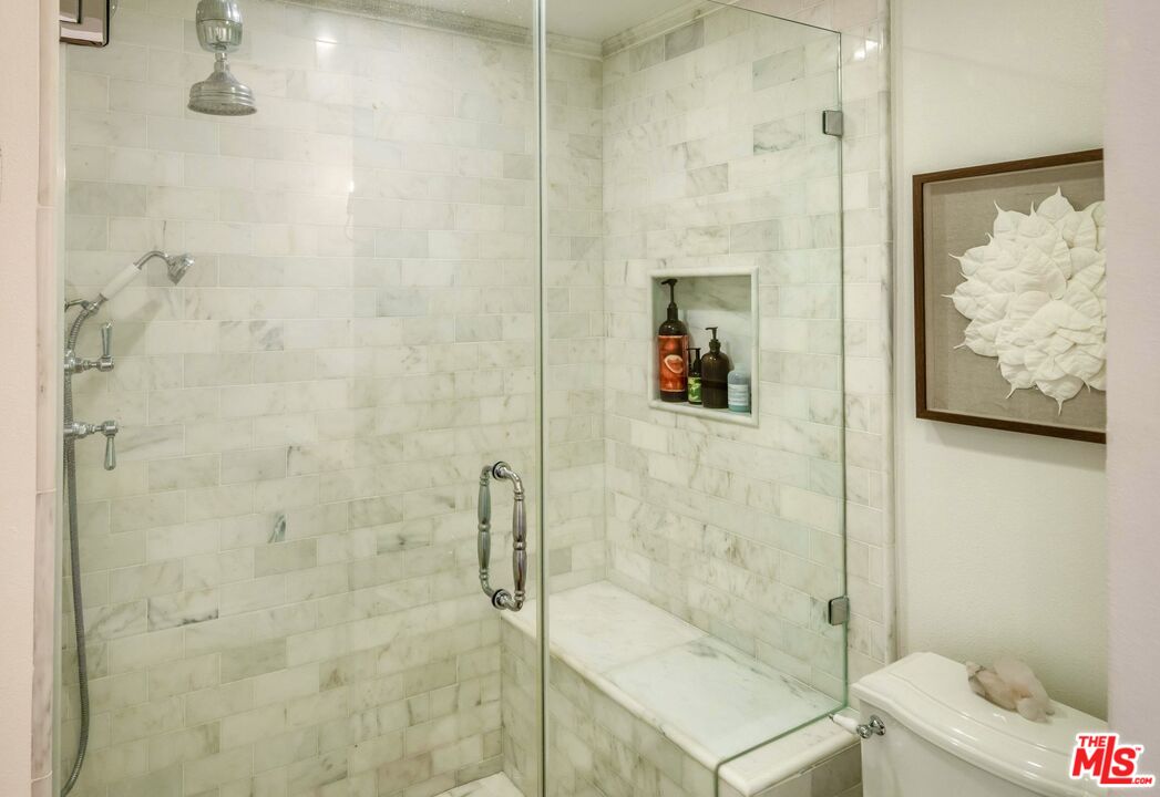 2385 Roscomare Rd Unit: D3