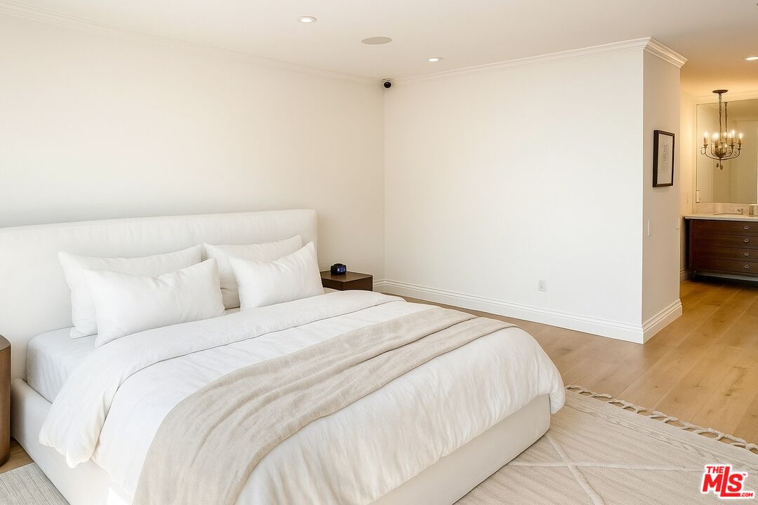 2385 Roscomare Rd Unit: D3