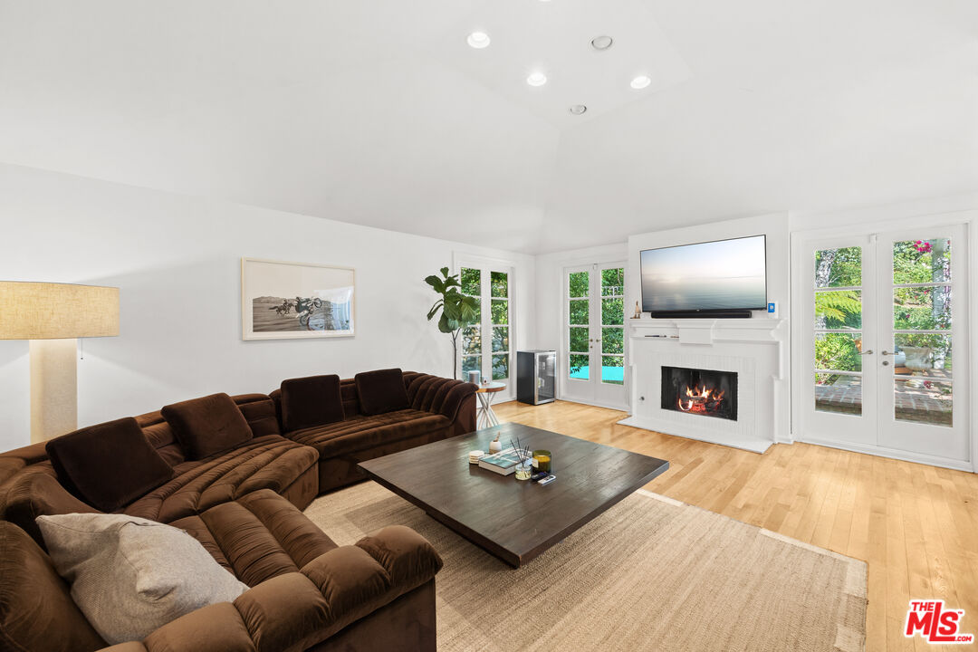 1619 Marmont AVE