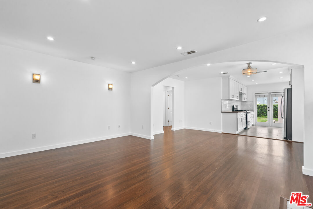 1716 S Genesee Ave
