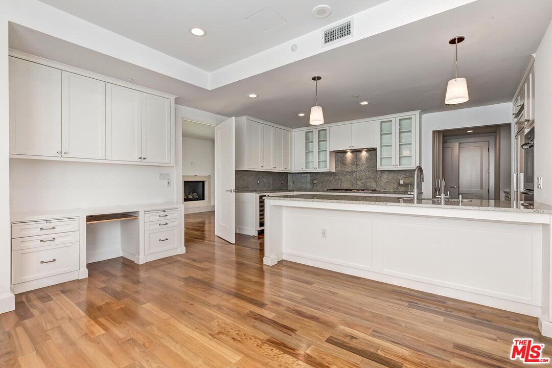 1 W Century Dr Unit: 21A