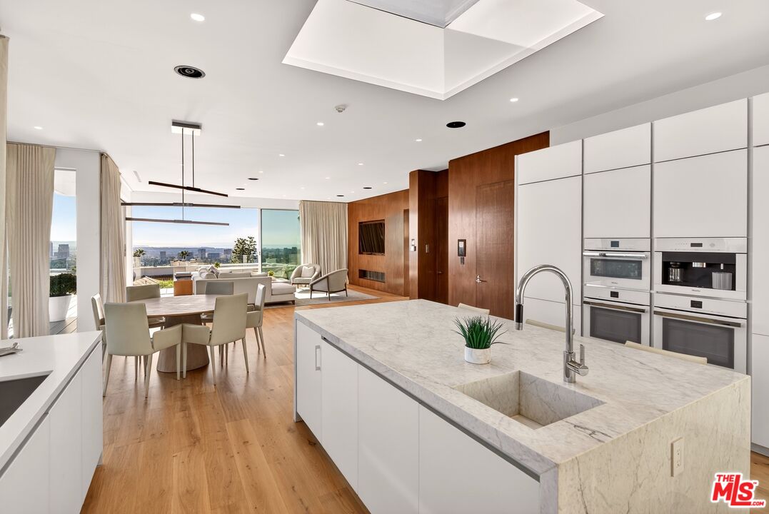 9894 Beverly Grove Dr