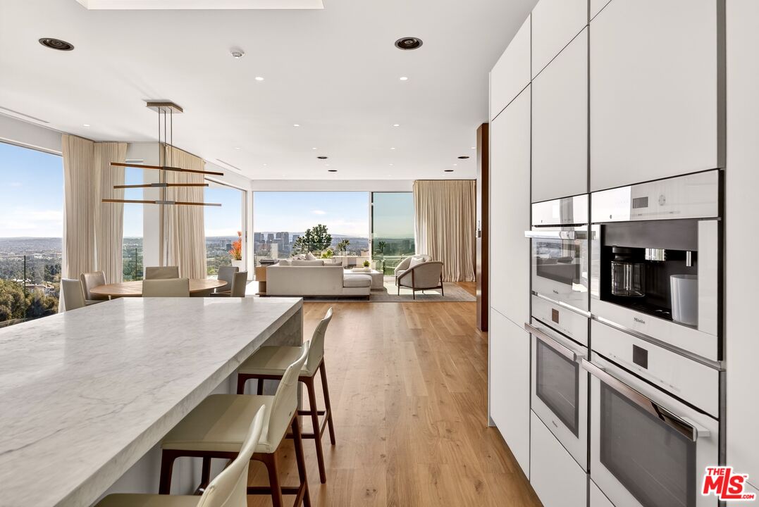 9894 Beverly Grove Dr
