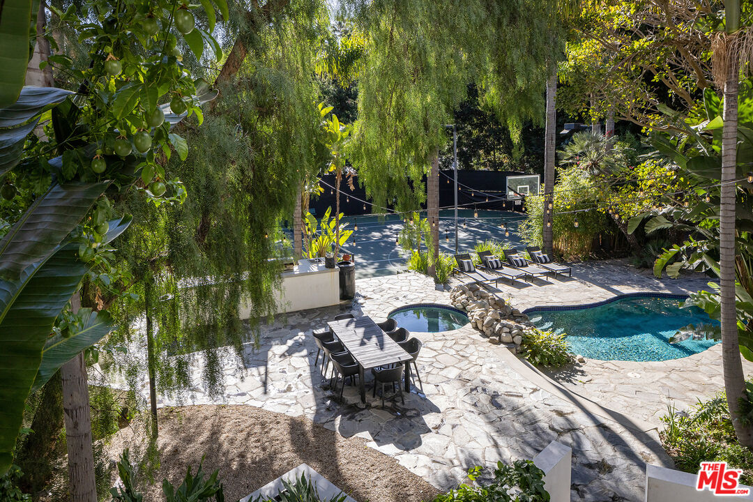 1930 Laurel Canyon Blvd