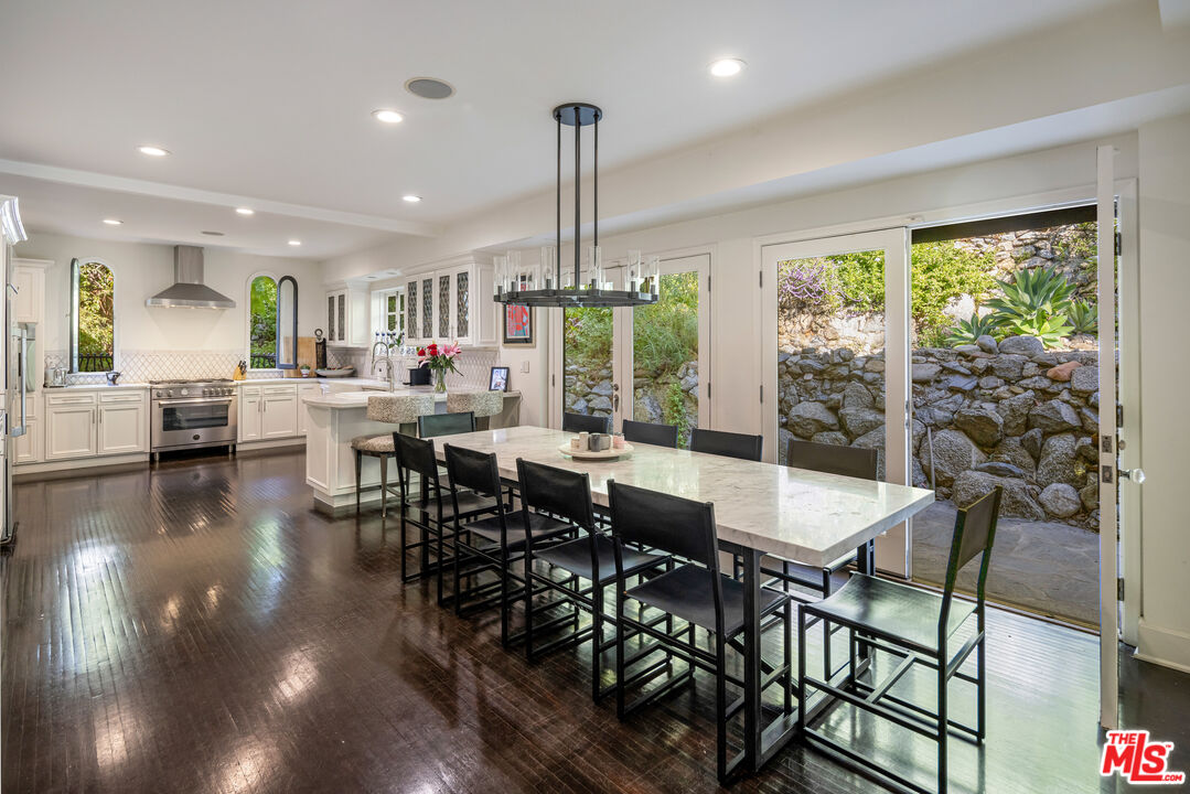 1930 Laurel Canyon Blvd