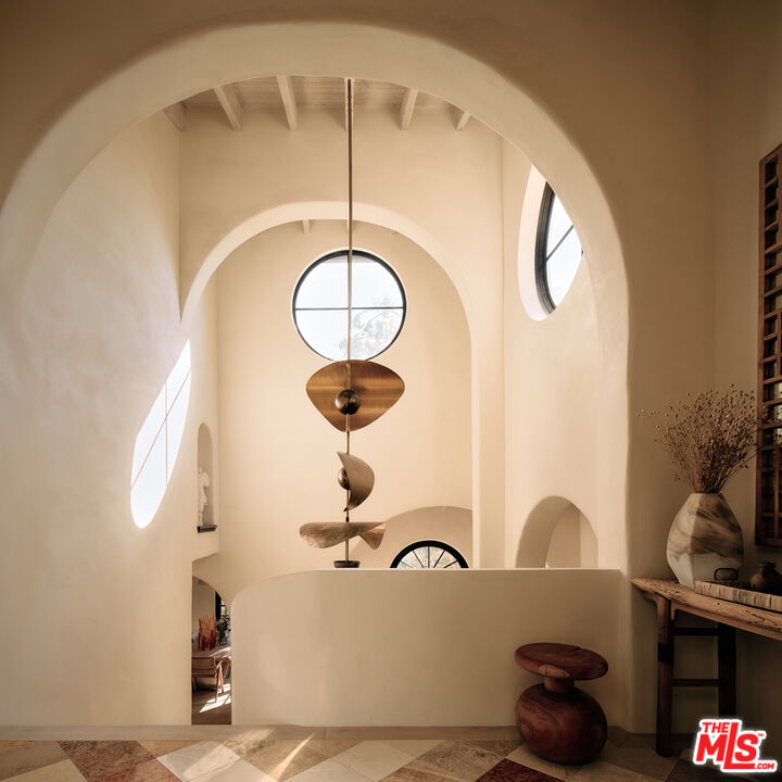 2729 Nichols Canyon Rd