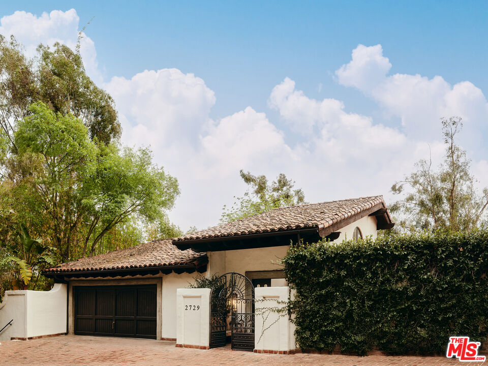 2729 Nichols Canyon Rd