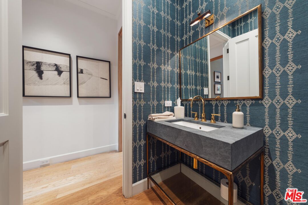 2600 Mandeville Canyon Rd