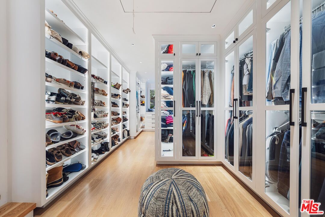 2600 Mandeville Canyon Rd