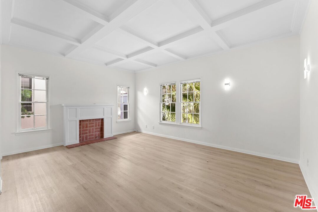 140 S Camden Dr Unit: 203