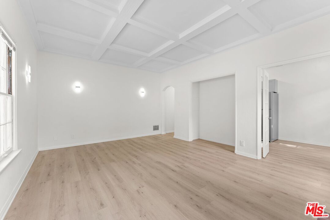 140 S Camden Dr Unit: 203