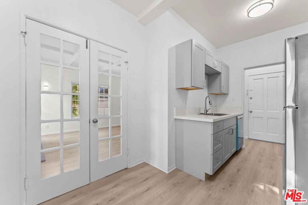 140 S Camden Dr Unit: 203