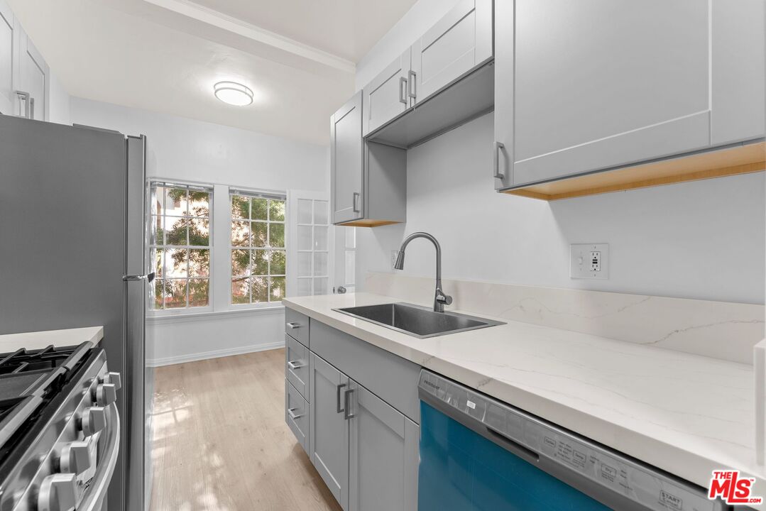 140 S Camden Dr Unit: 203