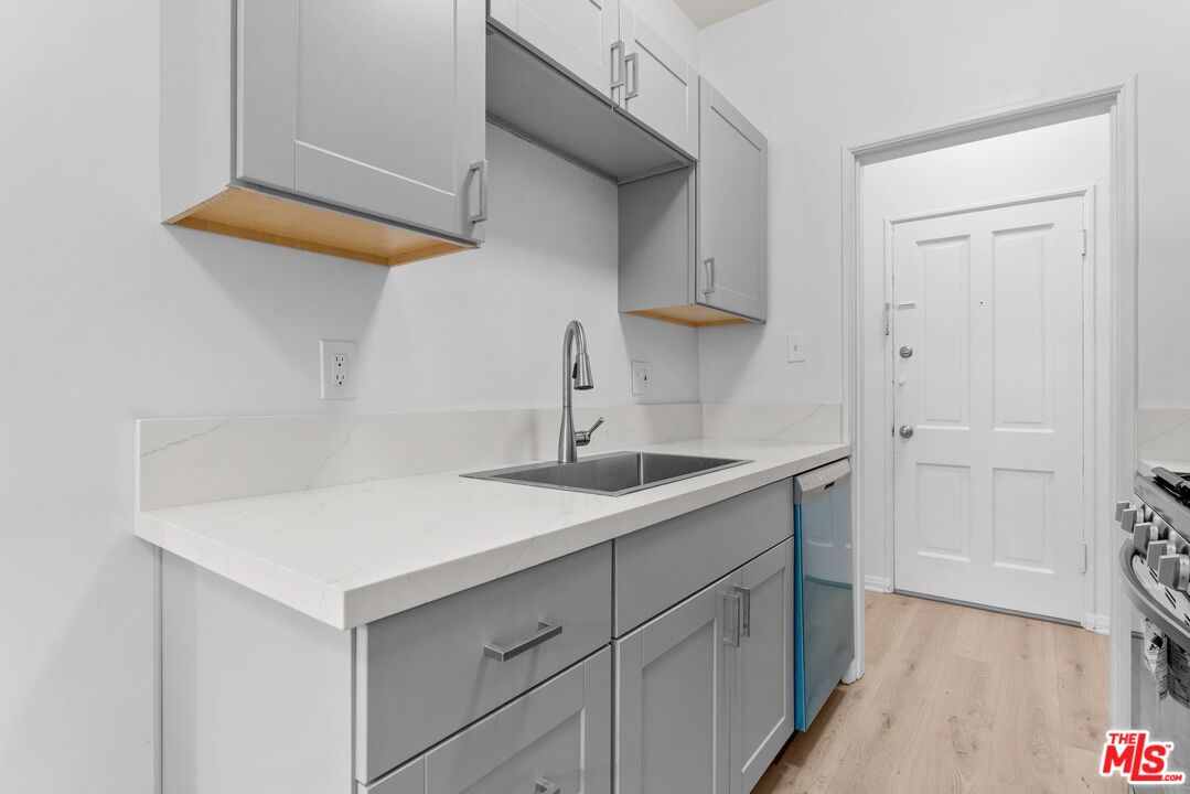 140 S Camden Dr Unit: 203