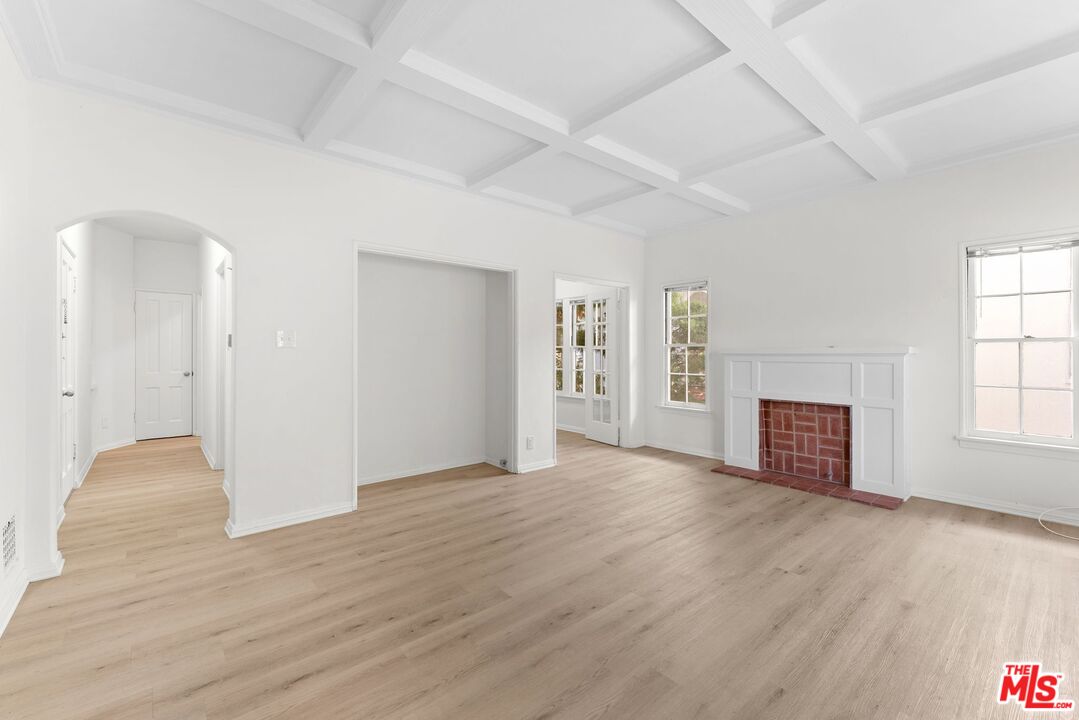 140 S Camden Dr Unit: 203