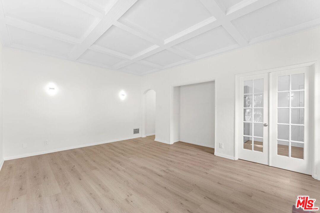 140 S Camden Dr Unit: 203