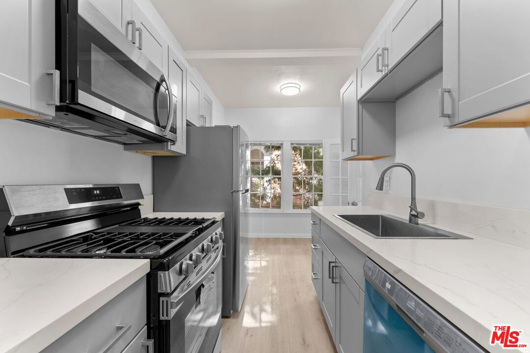 140 S Camden Dr Unit: 203