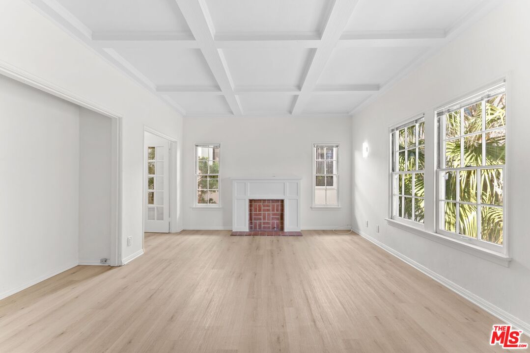 140 S Camden Dr Unit: 203