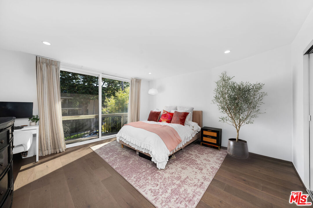 11970 Montana Ave Unit: 207