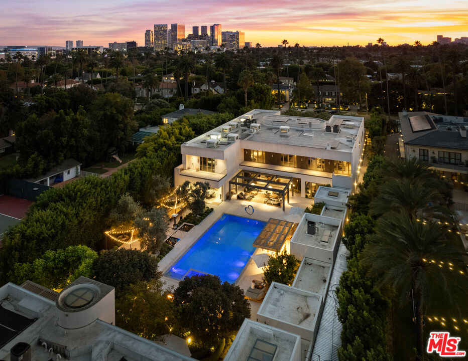 616 N Beverly Dr