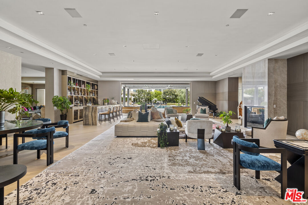 616 N Beverly Dr