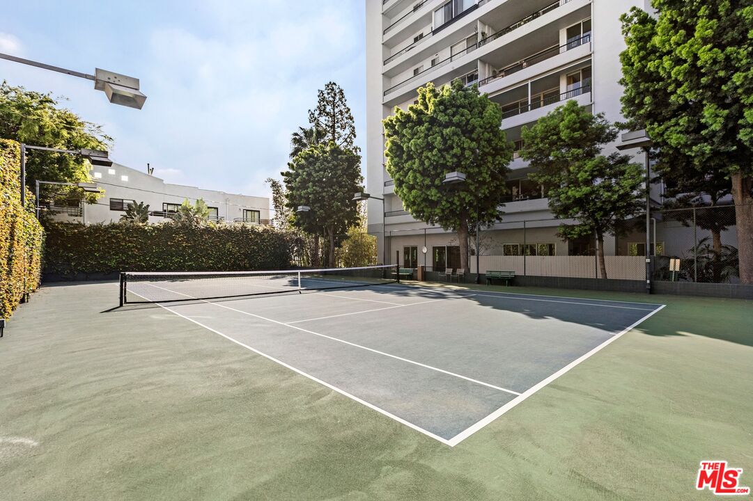 1100 Alta Loma Rd Unit: 1502
