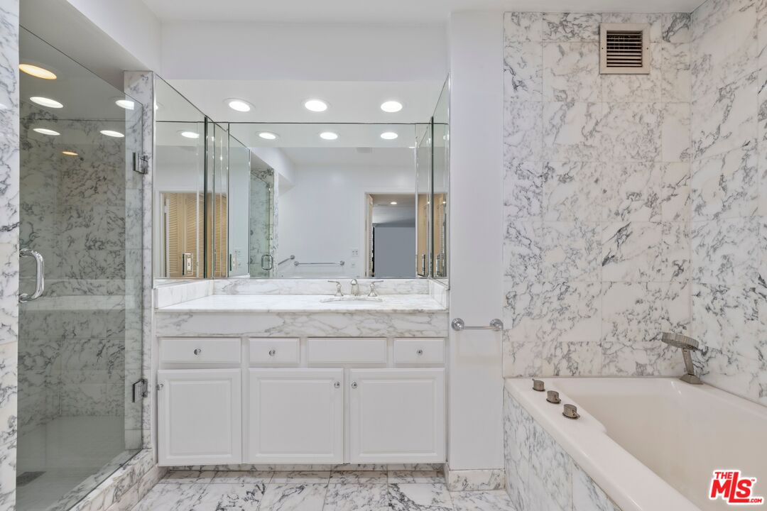 1100 Alta Loma Rd Unit: 1502
