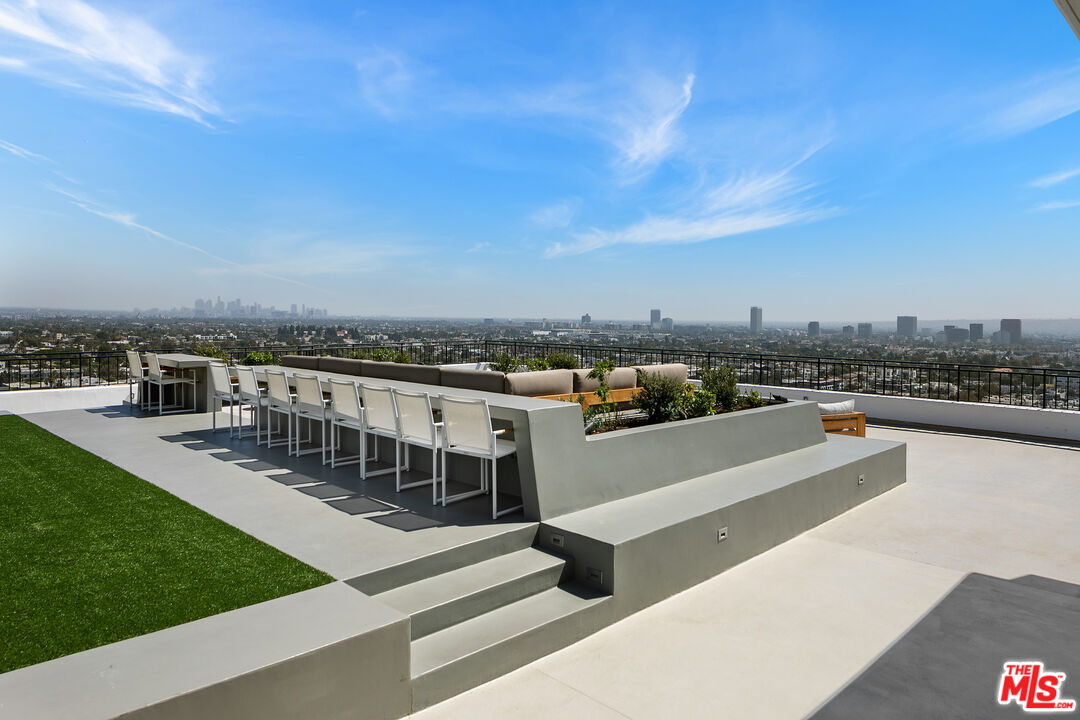 1100 Alta Loma Rd Unit: 1502