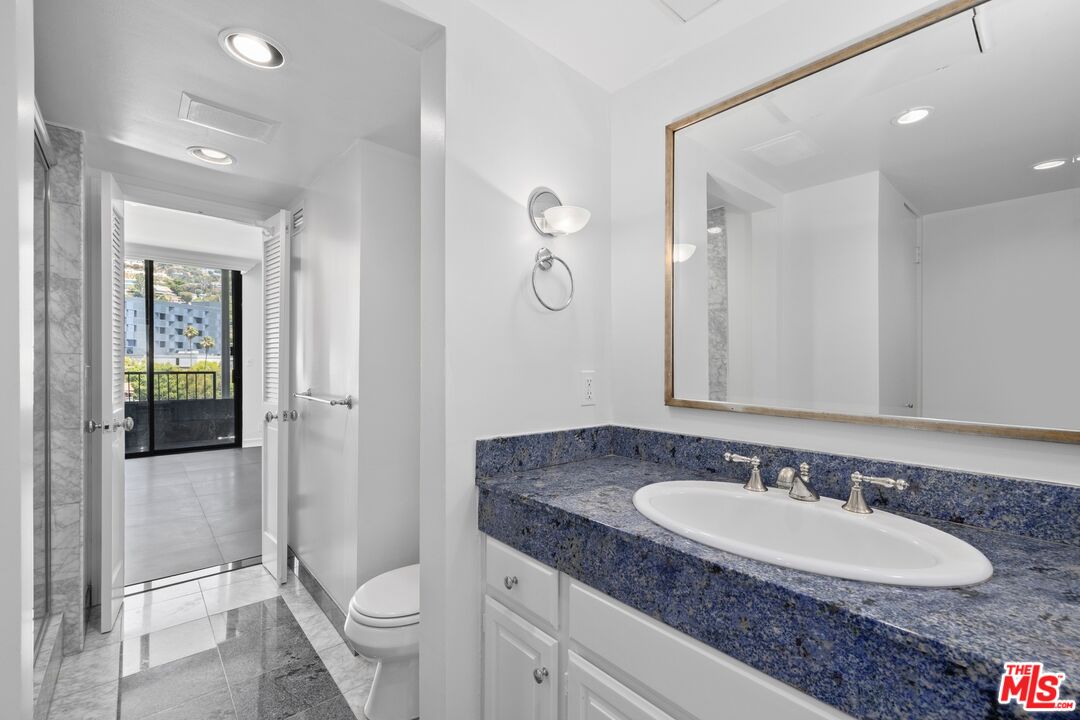 1100 Alta Loma Rd Unit: 1502