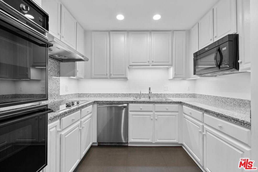 1100 Alta Loma Rd Unit: 1502