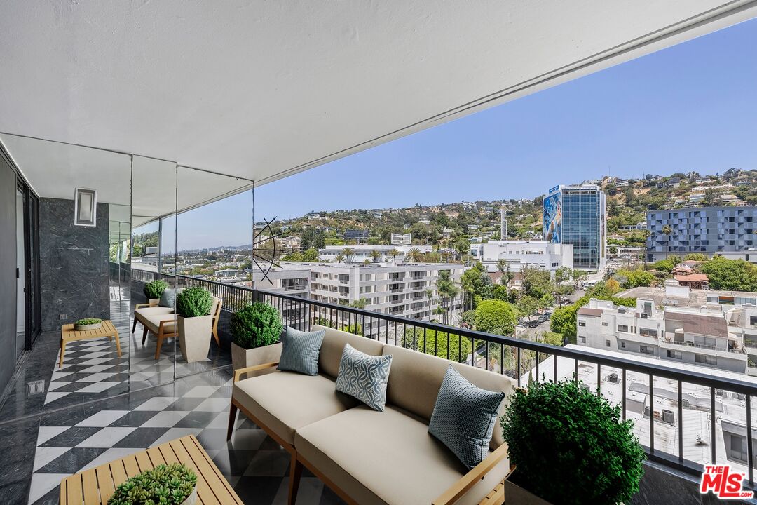 1100 Alta Loma Rd Unit: 1502