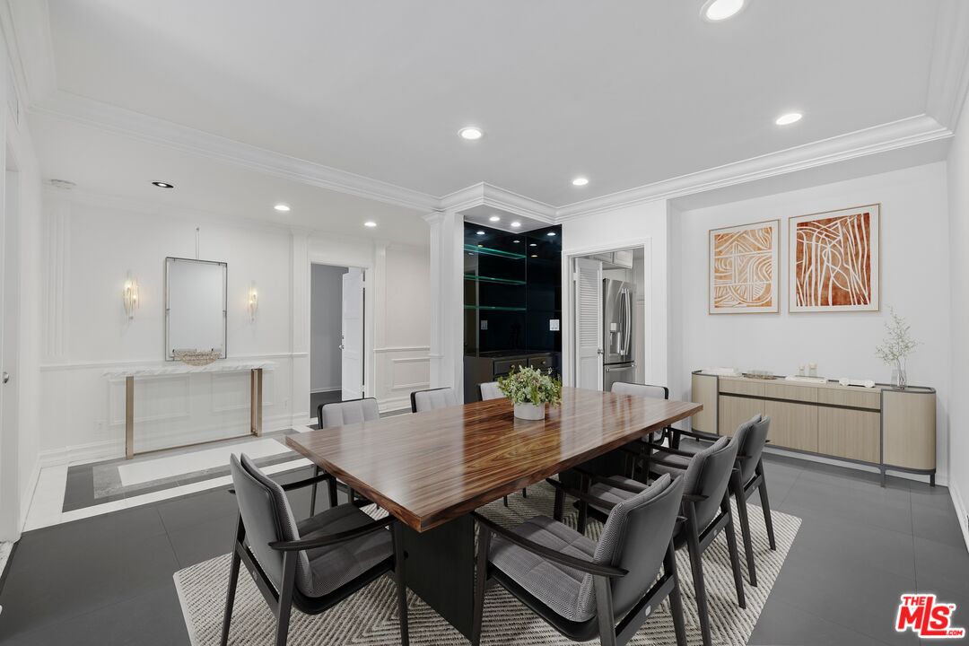 1100 Alta Loma Rd Unit: 1502