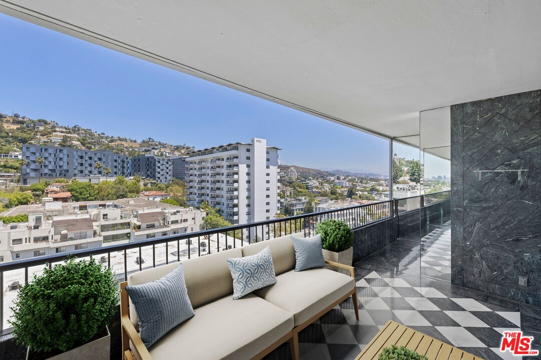 1100 Alta Loma Rd Unit: 1502
