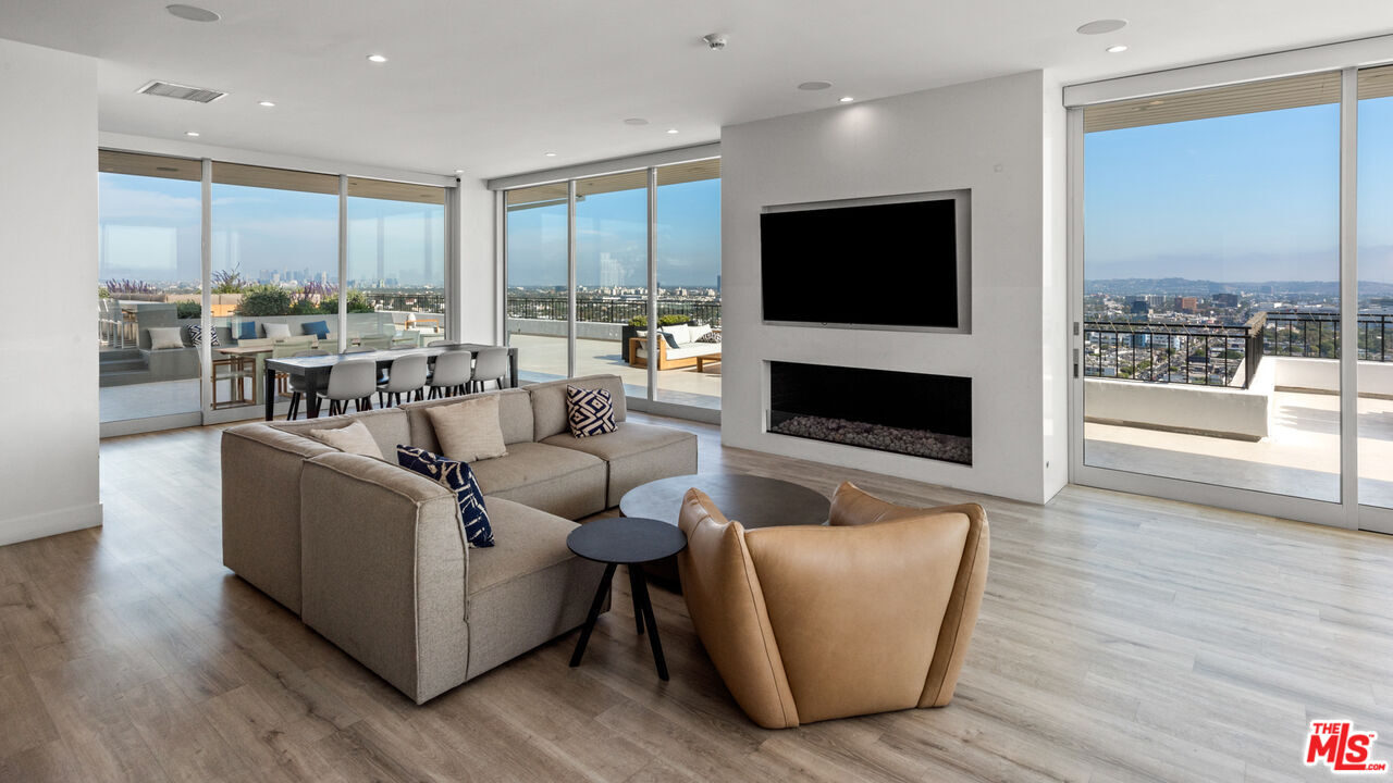 1100 Alta Loma Rd Unit: 1502