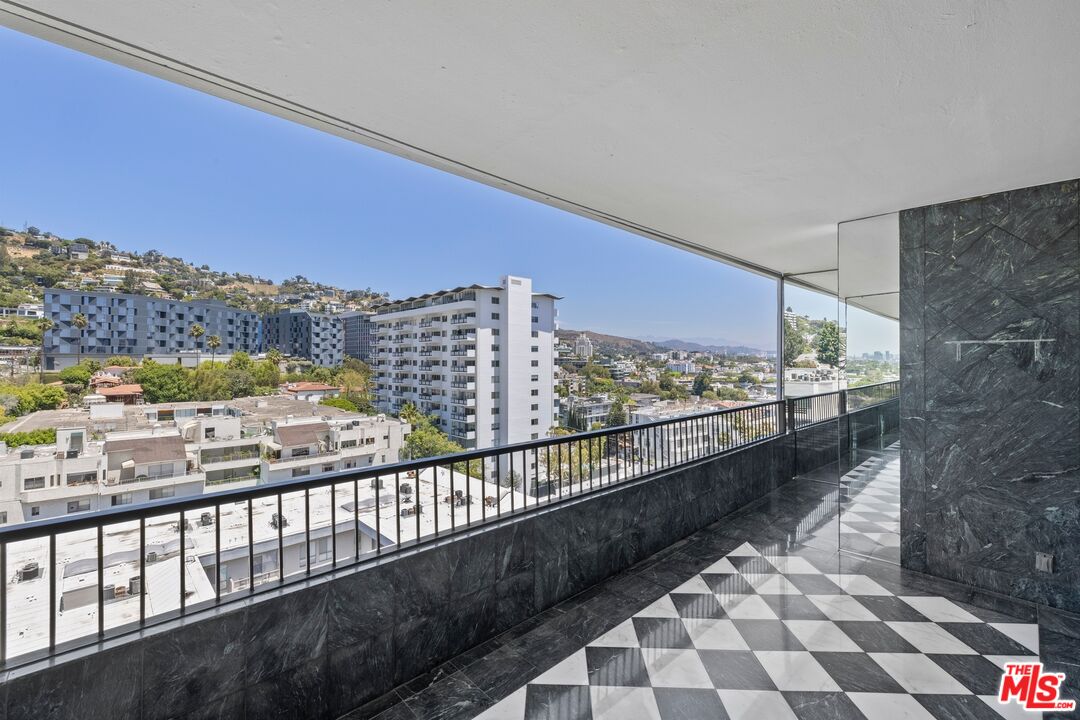 1100 Alta Loma Rd Unit: 1502