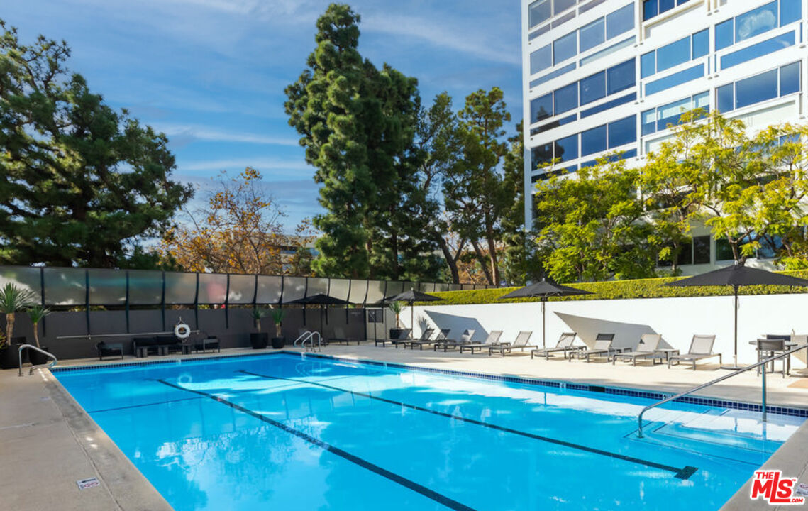 2220 Avenue Of The Stars Unit: 1802W