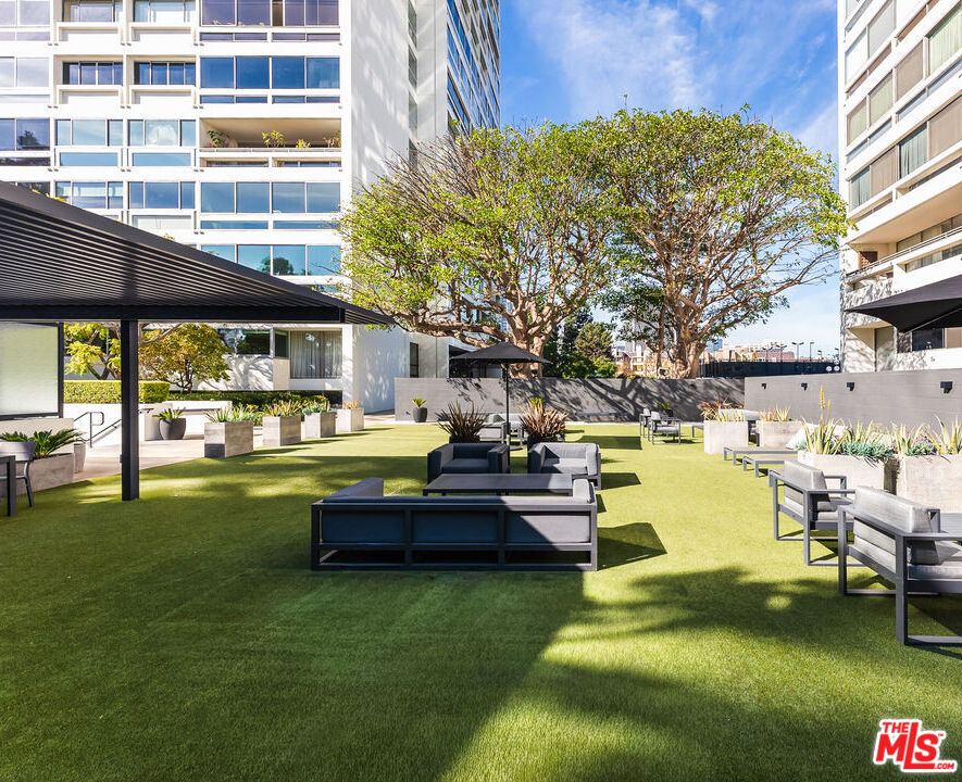 2220 Avenue Of The Stars Unit: 1802W