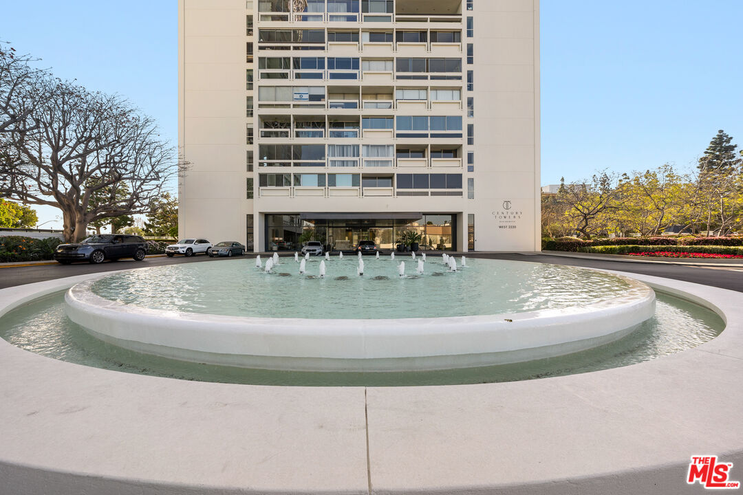 2220 Avenue Of The Stars Unit: 1802W