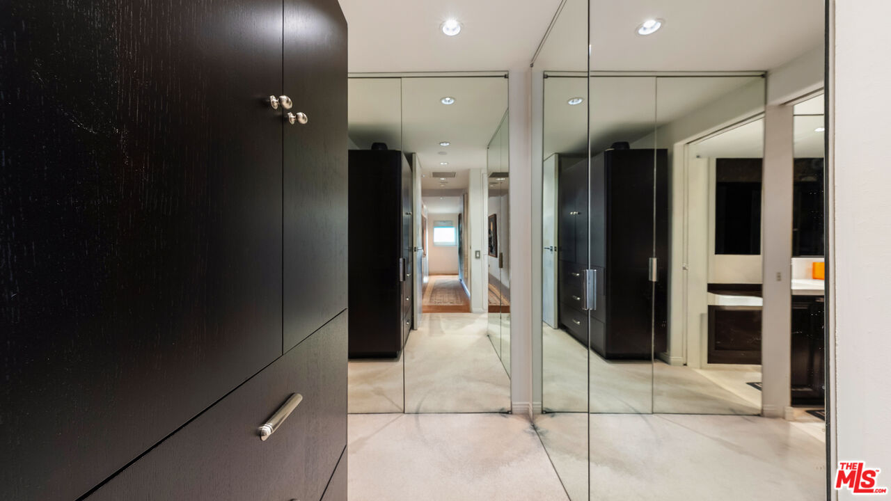 2220 Avenue Of The Stars Unit: 1802W