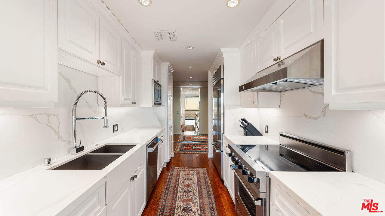 2220 Avenue Of The Stars Unit: 1802W