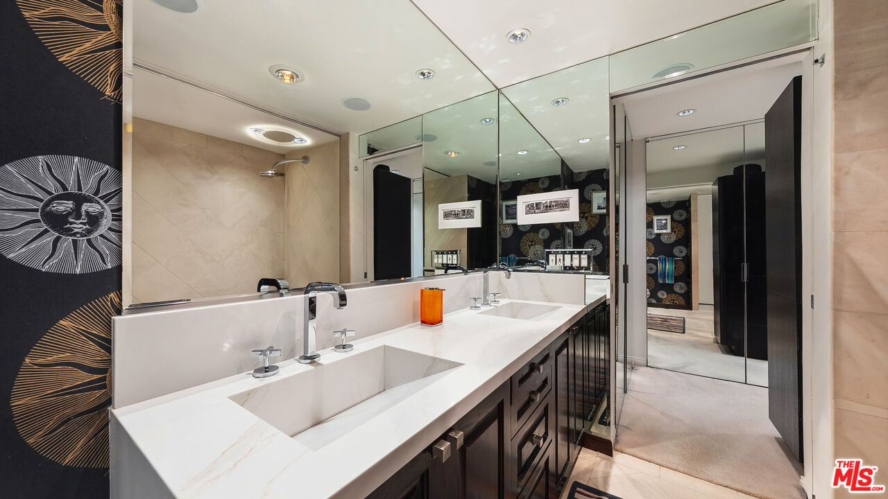 2220 Avenue Of The Stars Unit: 1802W