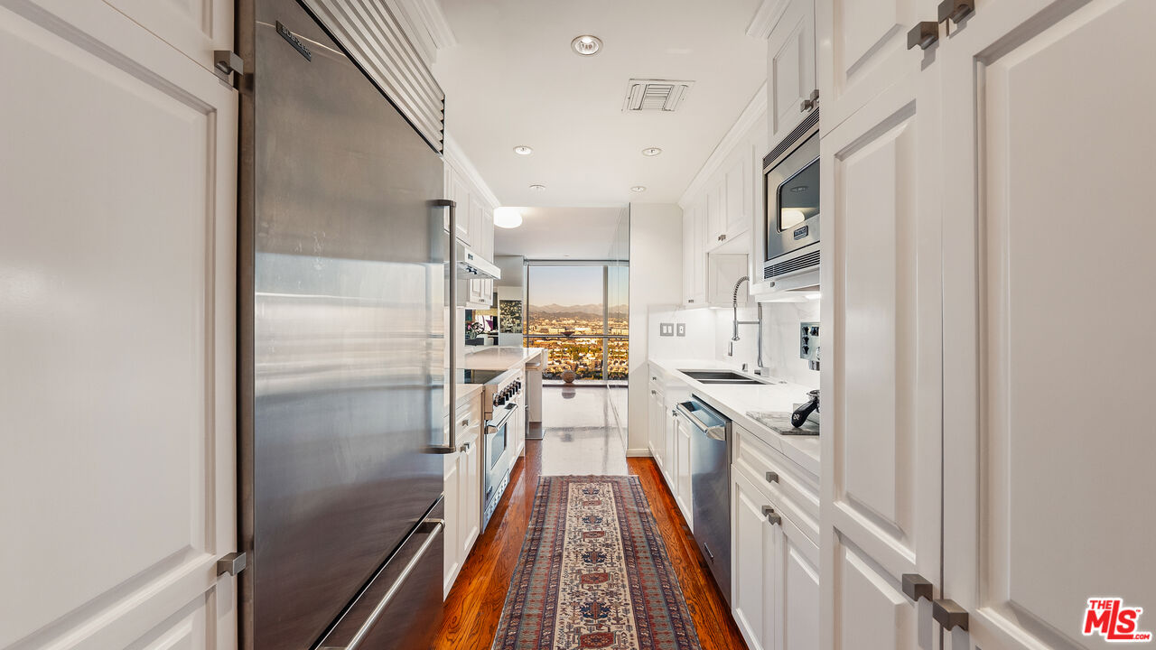 2220 Avenue Of The Stars Unit: 1802W