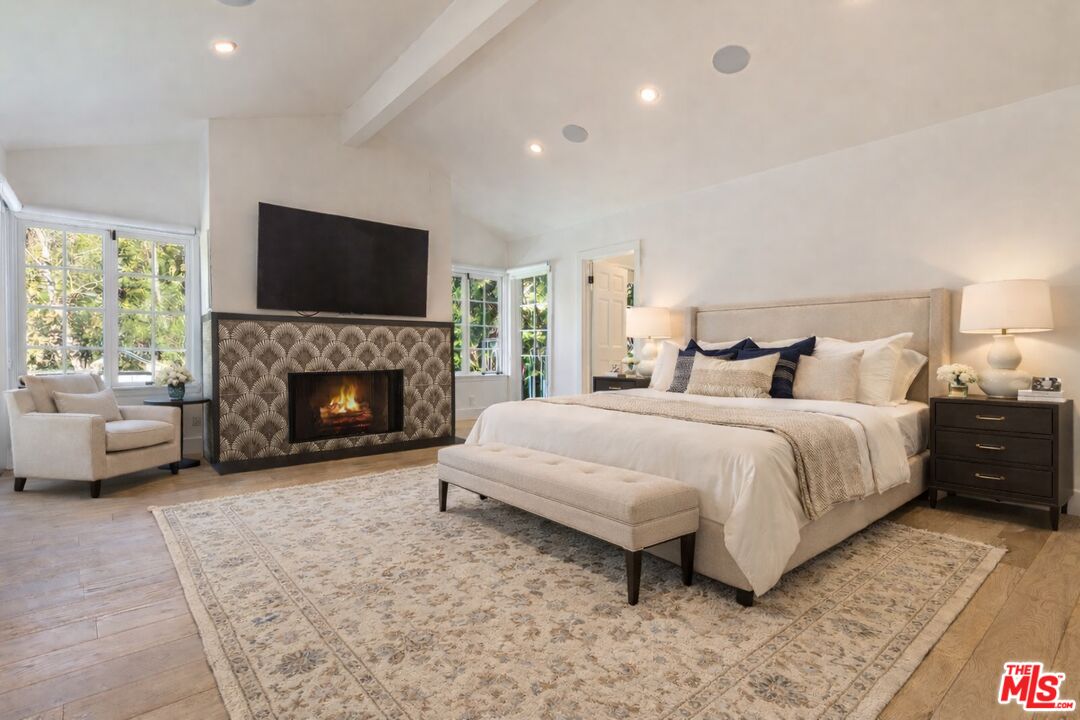 9823 Cardigan Pl